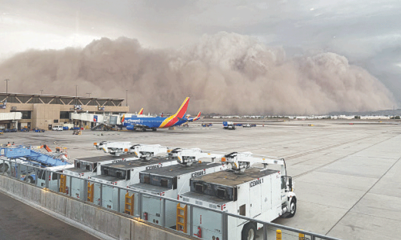 A LARGE cloud of dust swirls around the Phoenix International Airport.&mdash;AFP