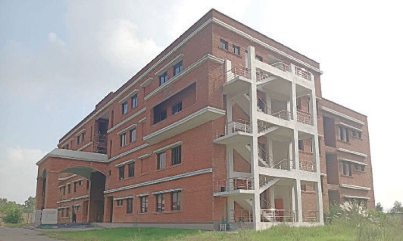 The project of Potohar Tehsil Headquarters Hospital on G.T. Road in Rawat has been completed but unavailability of underground water hampers its functioning.
