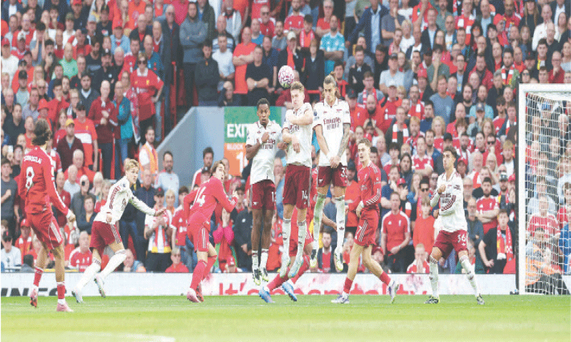 LIVERPOOL: Liverpool’s Dominik Szoboszlai (L) strikes the ball over the wall from a free kick to score the winner against Arsenal in their Premier League match at Anfield on Sunday.—AFP LIVERPOOL: Liverpool’s Dominik Szoboszlai (L) strikes the ball over the wall from a free kick to score the winner against Arsenal in their Premier League match at Anfield on Sunday.—AFP