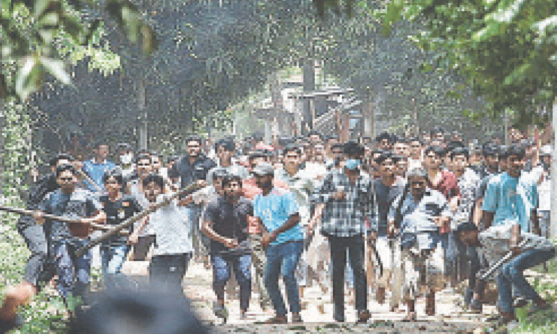 CHITTAGONG University students wield sticks and stones during a clash with residents on Sunday.&mdash;AFP
