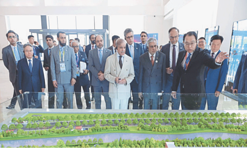 PM Shehbaz Sharif receives a briefing at National Earthquake Simulation Centre at Tianjin University.—White Star