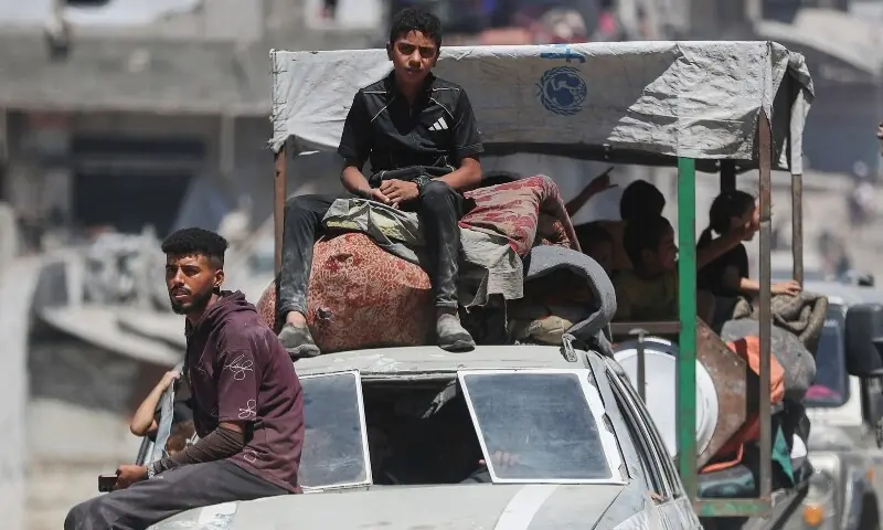 Displaced Palestinians make their way as they flee amid an Israeli military operation, in Gaza City, September 1. &mdash; Reuters