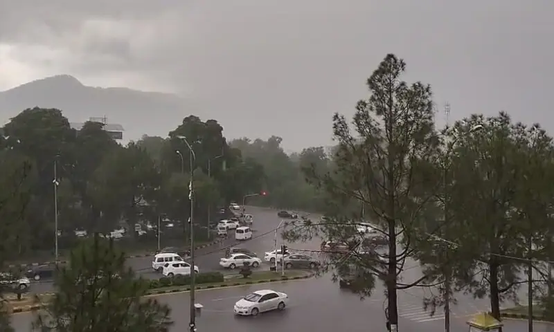 Traffic passes by as Islamabad recevies rain on Sept 1.&mdash; Photo via Shakeel Qarar