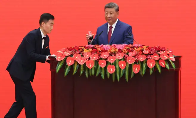 صدر شی جن پنگ نے اپنے کلیدی خطاب میں کہا کہ چین کی نشاۃ ثانیہ &rsquo;ناقابلِ شکست&lsquo; ہے &mdash; فوٹو: رائٹرز