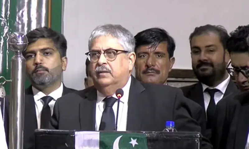 Supreme Court Justice Athar Minallah addresses the Karachi Bar Association on Thursday. &mdash; DawnNewsTV