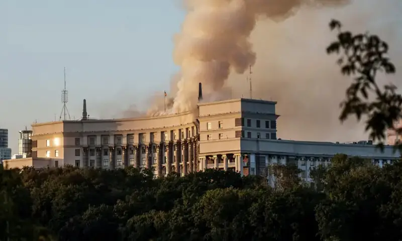 روسی صدر پیوٹن نے مغربی ممالک کو یوکرین کی مدد کرنے سے باز رہنے کا انتباہ بھی جاری کیا۔
&mdash;فوٹو: رائٹرز