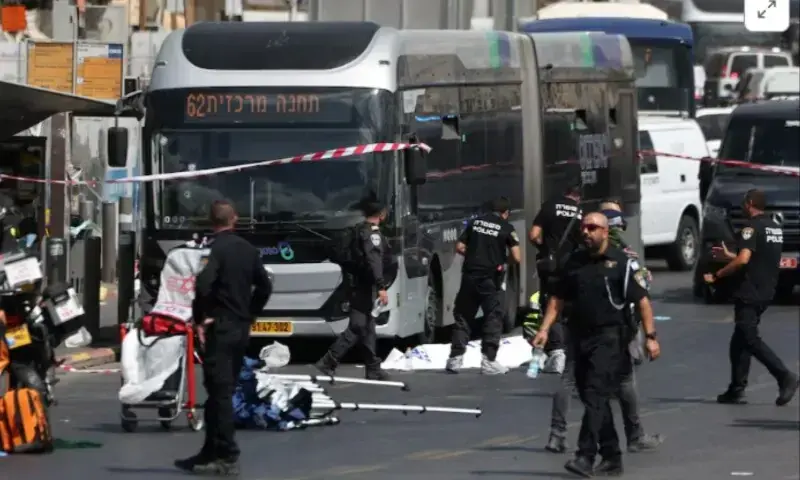 اسرائیلی ایمبولینس سروس نے پہلے کہا تھا کہ 15 افراد زخمی ہوئے جن میں کم از کم 5 کی حالت نازک ہے اور ان کو گولیاں لگی ہیں &mdash;  فوٹو: رائٹرز