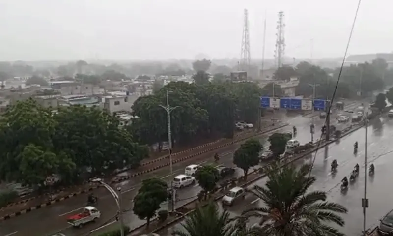Rain in Karachi on Monday. &mdash; DawnNewsTV