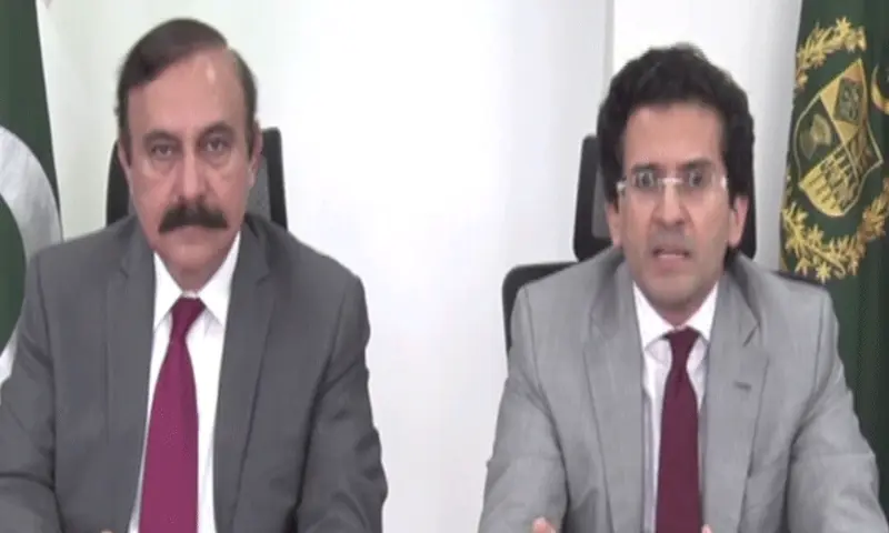 Federal Minister for Parliamentary Affairs Tariq Fazal Chaudhry and Petroleum Minister Ali Pervaiz Malik address a press conference on Wednesday. &mdash; DawnNewsTV