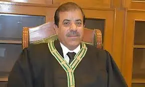 جسٹس روزی خان نے نشاندہی کی کہ بعض مافیاز نے کالے دھندوں کو بچانے کیلئے بچوں کو وکالت میں داخل کرایا ہے — فائل فوٹو: ڈان جسٹس روزی خان نے نشاندہی کی کہ بعض مافیاز نے کالے دھندوں کو بچانے کیلئے بچوں کو وکالت میں داخل کرایا ہے — فائل فوٹو: ڈان