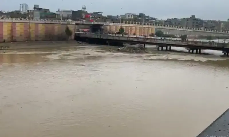 بدھ کو گڈاپ میں کونکر ندی میں ڈوبی ہوئی کار میں سے مرد اور خاتون کی لاشیں برآمد کی گئی تھیں — فائل فوٹو: اسکرین شاٹ بدھ کو گڈاپ میں کونکر ندی میں ڈوبی ہوئی کار میں سے مرد اور خاتون کی لاشیں برآمد کی گئی تھیں — فائل فوٹو: اسکرین شاٹ