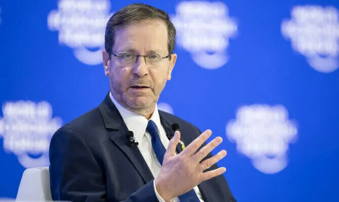 — فائل فوٹو: اے ایف پی — فائل فوٹو: اے ایف پی