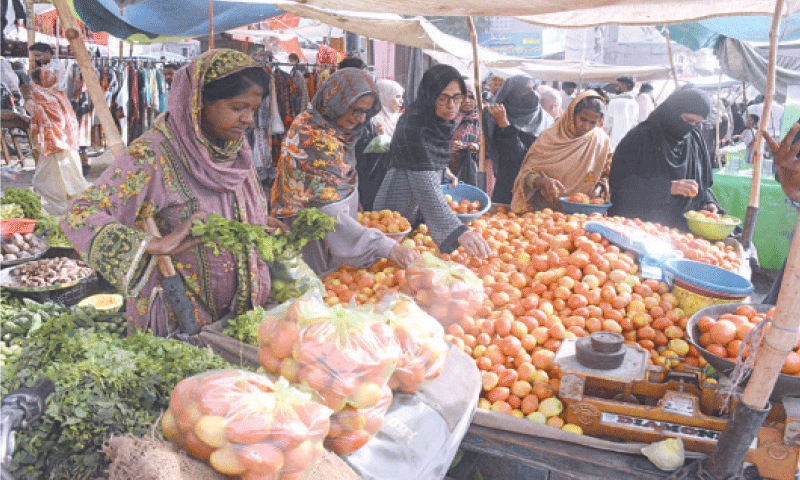 UNABATTED price surge in sugar, vegetables and meat has fuelled short-term inflation for the seventh straight week.&mdash;APP/file