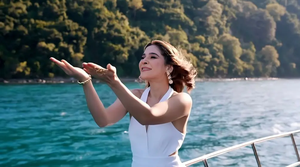 Ayesha Omar will be hosting Lazawaal Ishq, the ‘first Urdu reality show about love’