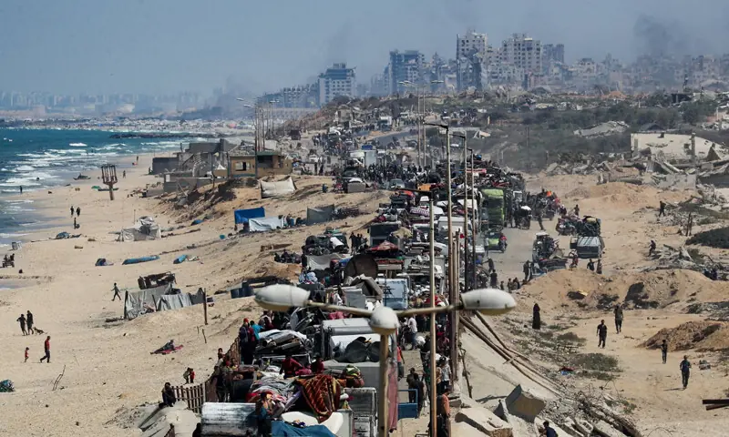 غزہ پر حملوں میں اضافہ یو این کمیشن کی جانب سے اسرائیل کو ’نسل کشی‘ کا مرتکب قرار دینے کے بعد ہوا ہے۔
—فوٹو: رائٹرز غزہ پر حملوں میں اضافہ یو این کمیشن کی جانب سے اسرائیل کو ’نسل کشی‘ کا مرتکب قرار دینے کے بعد ہوا ہے۔
—فوٹو: رائٹرز