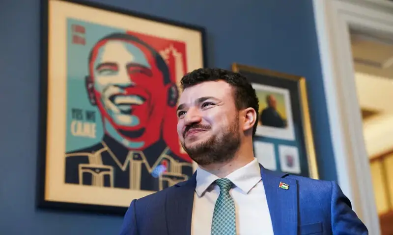 محمود خلیل نے کہا کہ جب ملک بدری کی پہلی کوشش ناکام ہونے لگی تو بے بنیاد اور مضحکہ خیز الزامات گھڑ لیے گئے — فائل فوٹو: رائٹرز محمود خلیل نے کہا کہ جب ملک بدری کی پہلی کوشش ناکام ہونے لگی تو بے بنیاد اور مضحکہ خیز الزامات گھڑ لیے گئے — فائل فوٹو: رائٹرز