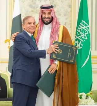  Prime Minister Shehbaz Sharif and Saudi Crown Prince Mohammed Bin Salman embrace after signing a joint defence accord.—Courtesy Saudi Gazette 