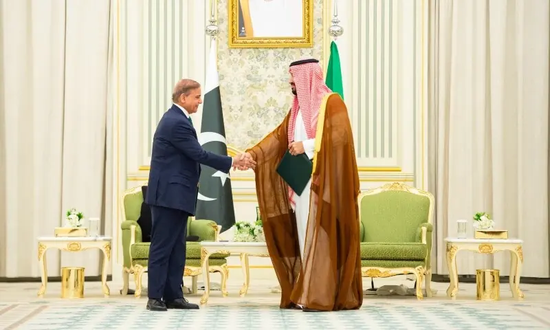 Prime Minister Shehbaz Sharif and Saudi Crown Prince Mohammed bin Salman shake hands after signing the Strategic Mutual Defence Agreement, Riyadh, Saudi Arabia on Sept 17. — Saudi Gazette Prime Minister Shehbaz Sharif and Saudi Crown Prince Mohammed bin Salman shake hands after signing the Strategic Mutual Defence Agreement, Riyadh, Saudi Arabia on Sept 17. — Saudi Gazette