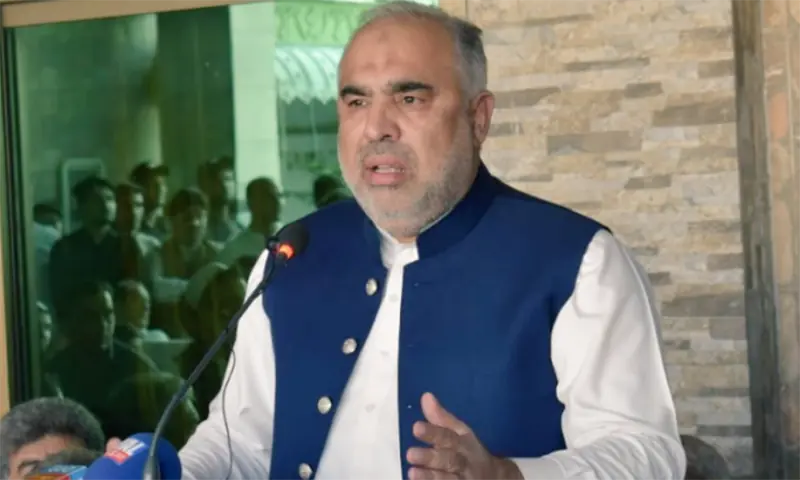 Former National Assembly speaker and PTI leader Asad Qaiser speaks to the media in Peshawar. &mdash; APP/File