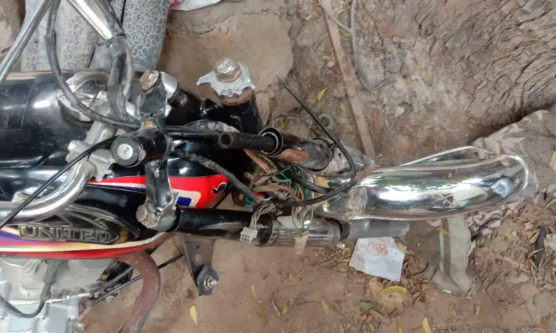 Damages to a motorcycle after two boys lost their lives in a speeding incident in Karachi&rsquo;s Nazimabad on September 23, 2025. &mdash; Karachi police