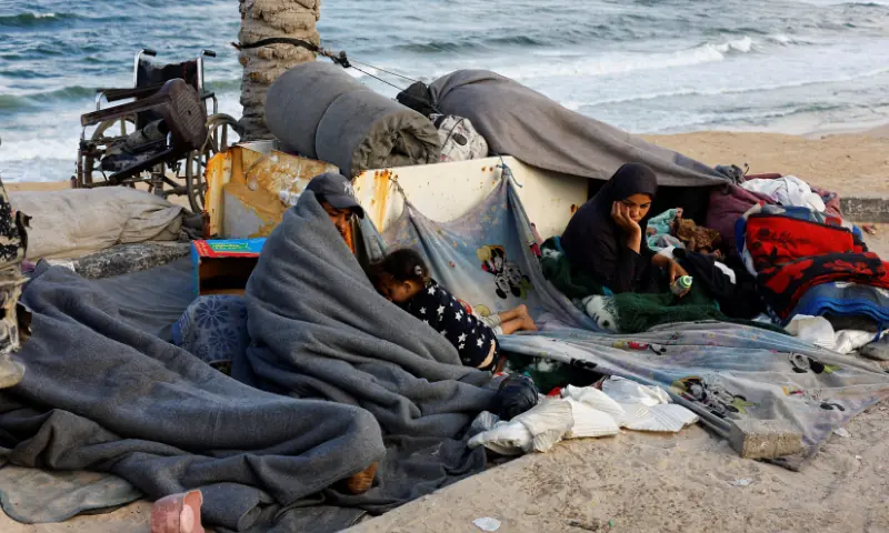 Displaced Palestinians, fleeing northern Gaza due to an Israeli military operation, rest after moving southwards following an order from Israeli forces to the residents of Gaza City to evacuate to the south, in the central Gaza Strip, on September 25. &mdash; Reuters