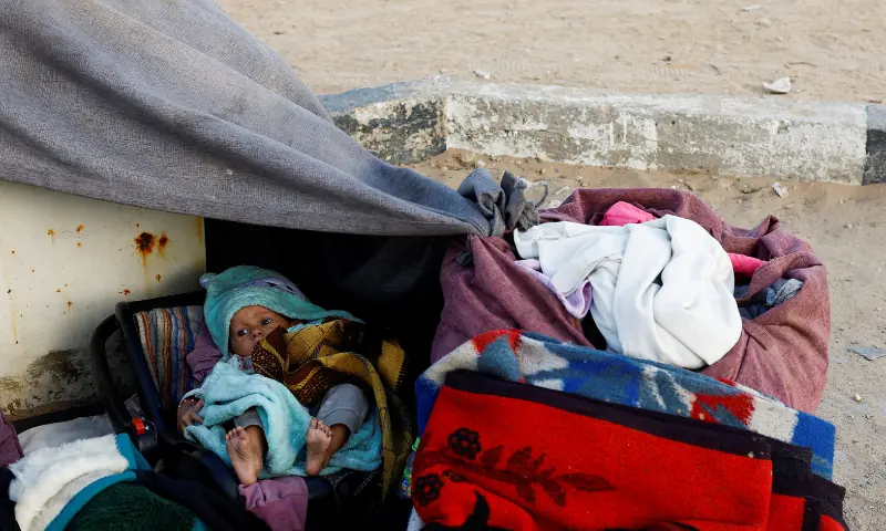 A displaced Palestinian child lies covered in blanket, as people flee northern Gaza due to an Israeli military operation and an order from Israeli forces to the residents of Gaza City to evacuate to the south, in the central Gaza Strip, on September 25. &mdash; Reuters