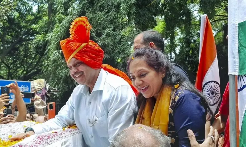India&rsquo;s Lieutenant Colonel Prasad Purohit being welcomed by his family members and supporters upon his return to his home, in Pune, India, Aug 3. &mdash; Photo via The Wire