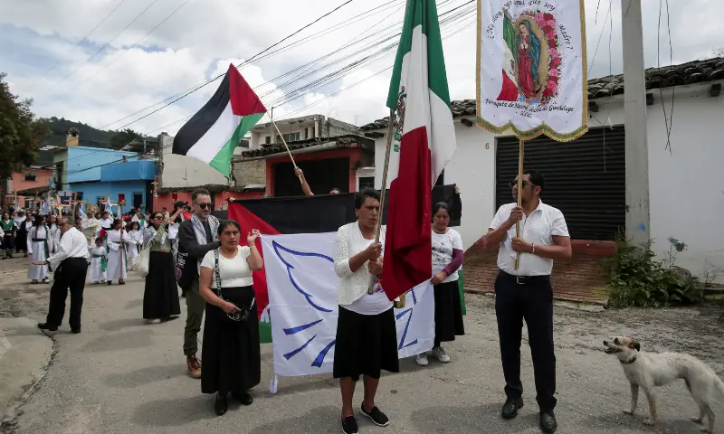 People hold Mexican and Palestinian flags as faithful participate in a pilgrimage organised by a Catholic Church to pray for peace amid the ongoing conflict in Gaza, in San Cristobal de Las Casas, Chiapas, Mexico, on September 28, 2025. &mdash; Reuters