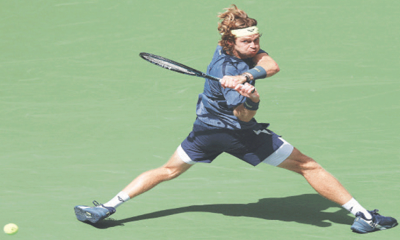 ANDREY Rublev of Russia hits a return to Canada’s Felix Auger-Aliassime during their US Open fourth-round match at the USTA Billie Jean King National Tennis Center on Monday.—AFP ANDREY Rublev of Russia hits a return to Canada’s Felix Auger-Aliassime during their US Open fourth-round match at the USTA Billie Jean King National Tennis Center on Monday.—AFP