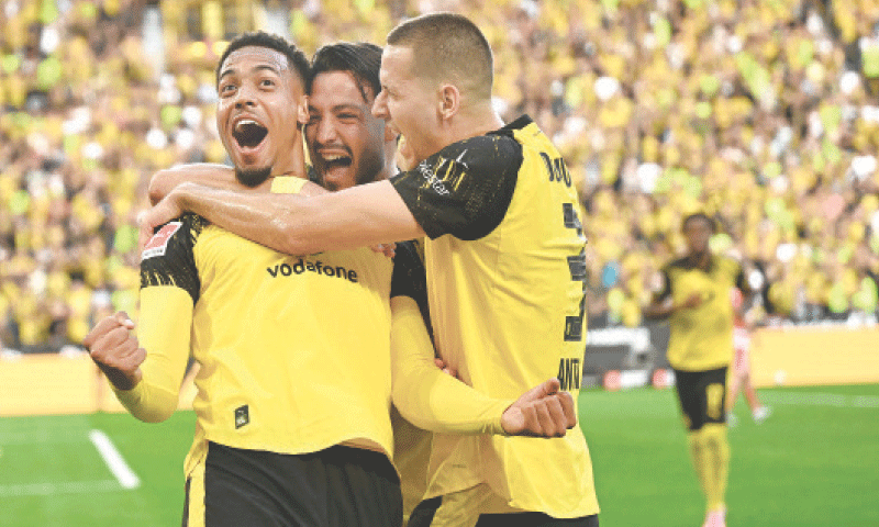 DORTMUND: Borussia Dortmund’s Felix Nmecha (R) celebrates with team-mates after scoring during the Bundesliga match against Union Berlin.—AFP DORTMUND: Borussia Dortmund’s Felix Nmecha (R) celebrates with team-mates after scoring during the Bundesliga match against Union Berlin.—AFP
