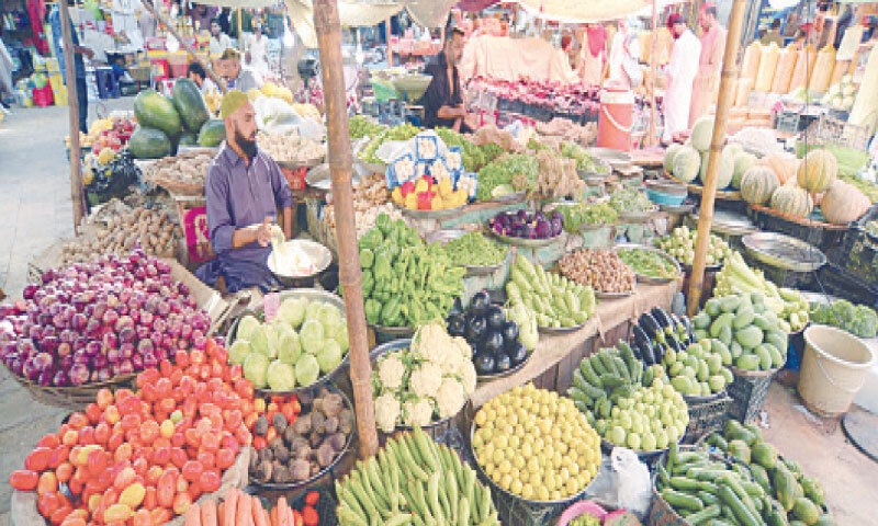 TOMATOES soar to Rs300 per kg, while onion and wheat flour prices surge during the week. &mdash;PPI/file