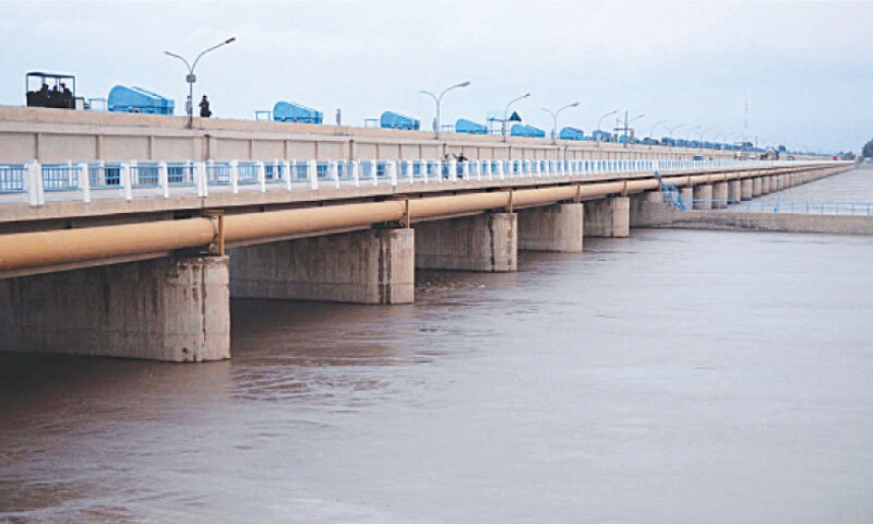 Water level at Guddu Barrage rises as Sindh braces for 800,000 cusecs of inflows from Punjab today.&mdash;Umair Ali