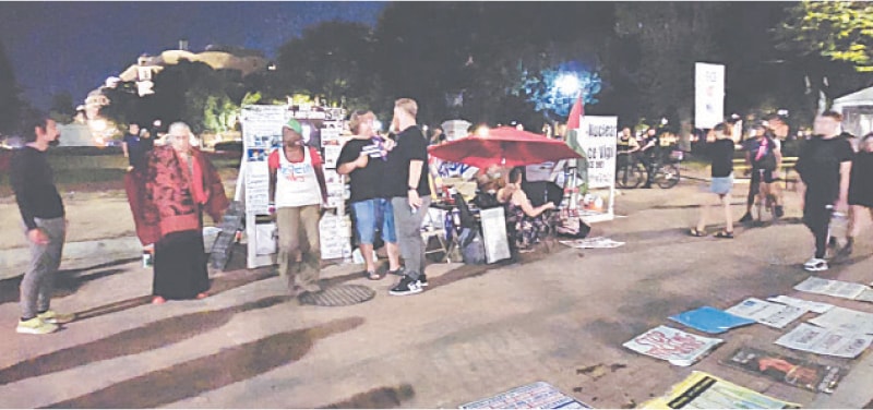  A view of protest outside the White House.&mdash;Photo by the writer 