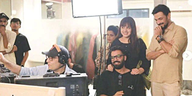Zahid Ahmed on the set of Dil Dhoondta Hai Phir Wohi with Zara Noor Abbas, Asad Siddiqui and Adnan Sarwar