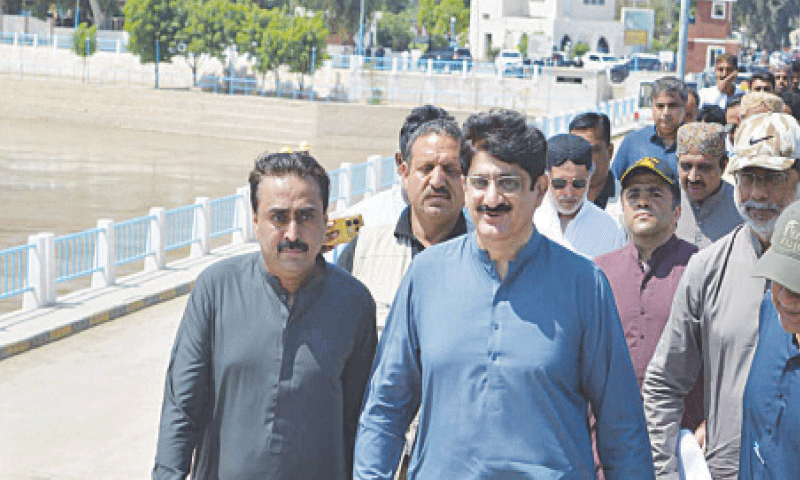SINDH CM Syed Murad Ali Shah, along with Irrigation Minister Jam Khan Shoro and barrage officials, walks along the Sukkur Barrage deck to assess flood peak on Sunday.&mdash;Dawn