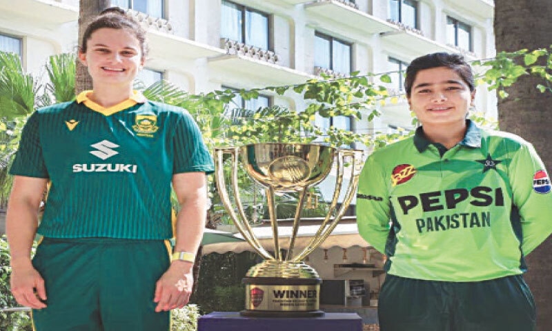 LAHORE: Pakistan women team’s captain Fatima Sana and her South African counterpart Laura Wolvaardt pose with the One-day International series trophy at a local hotel on Monday.—M.Arif/White Star LAHORE: Pakistan women team’s captain Fatima Sana and her South African counterpart Laura Wolvaardt pose with the One-day International series trophy at a local hotel on Monday.—M.Arif/White Star