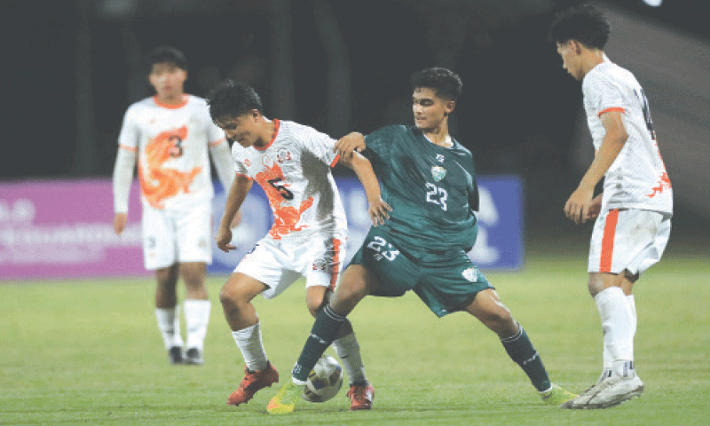PLAYERS of Pakistan and Bhutan in action during their SAFF Under-17 Championship match at the Colombo Racecourse Stadium.&mdash;Courtesy PFF