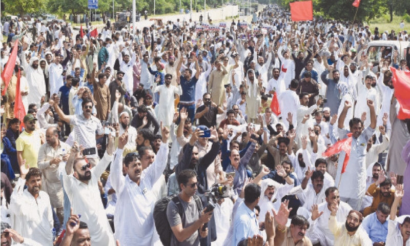 Activists of All Pakistan Federation of Trade Unions and All Pakistan Wapda Hydro Eclectic Workers Union hold protest against privatisation of power companies and Utility Store Corporation outside the National Press club in Islamabad on Wednesday. &mdash; Photo by Tanveer Shahzad