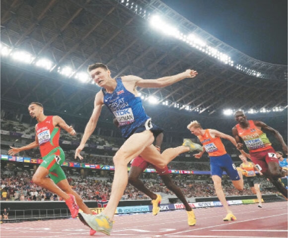 PORTUGAL&rsquo;S Isaac Nader (L) crosses the line to win the men&rsquo;s 1,500m final ahead of second-placed Jake Wightman of Britain during the World Athletics Championships at the Japan National Stadium on Wednesday. &mdash;Reuters