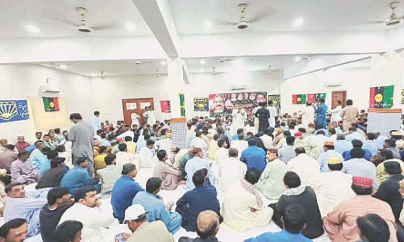 PPP leaders, activists and supporters attend a gathering held in Naudero on
Mir Murtaza Bhutto’s 29th death anniversary on Saturday.—PPI PPP leaders, activists and supporters attend a gathering held in Naudero on
Mir Murtaza Bhutto’s 29th death anniversary on Saturday.—PPI