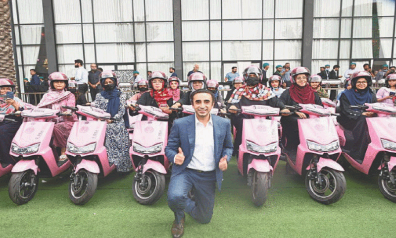 PPP Chairman Bilawal Bhutto-Zardari poses with a group of women bikers at the event.&mdash;Dawn