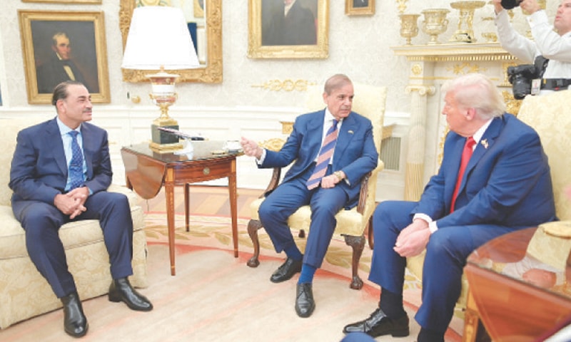 WASHINGTON: PM Shehbaz Sharif and Field Marshal Asim Munir exchange views with US President Donald Trump, during their Oval Office meeting on Thursday.&mdash;Courtesy PM Office