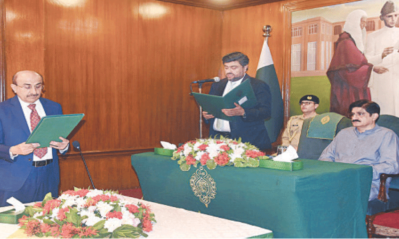 Governor Kamran Tessori administers the oath to Ismail Rahoo as Chief Minister Murad Ali Shah looks on.&mdash;APP