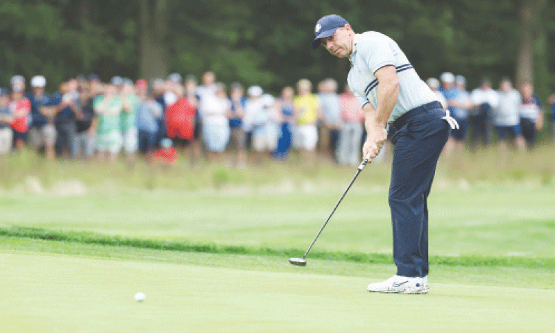 RORY McIlroy of Team Europe putts on the seventh green during the Friday morning foursomes matches of the Ryder Cup at the Bethpage State Park Golf Course.&mdash;AFP