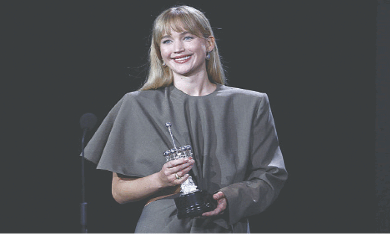 ACTRESS Jennifer Lawrence with her award at Spain’s San Sebastian Film Festival.—Reuters ACTRESS Jennifer Lawrence with her award at Spain’s San Sebastian Film Festival.—Reuters