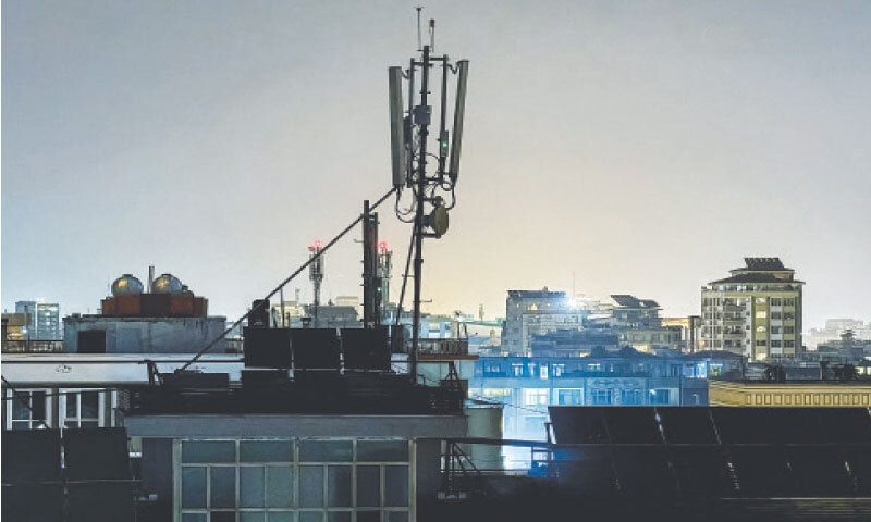 A general view shows a telecommunications antenna installed for internet services on the rooftop of a house in Kabul.—AFP A general view shows a telecommunications antenna installed for internet services on the rooftop of a house in Kabul.—AFP