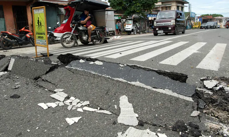 منگل کی رات تقریباً 10 بجے ساحل سے دور آنے والے اس شدید زلزلے کا مرکز صوبہ سیبو کے شمالی شہر بوگو کے قریب تھا — فوٹو: اے ایف پی منگل کی رات تقریباً 10 بجے ساحل سے دور آنے والے اس شدید زلزلے کا مرکز صوبہ سیبو کے شمالی شہر بوگو کے قریب تھا — فوٹو: اے ایف پی