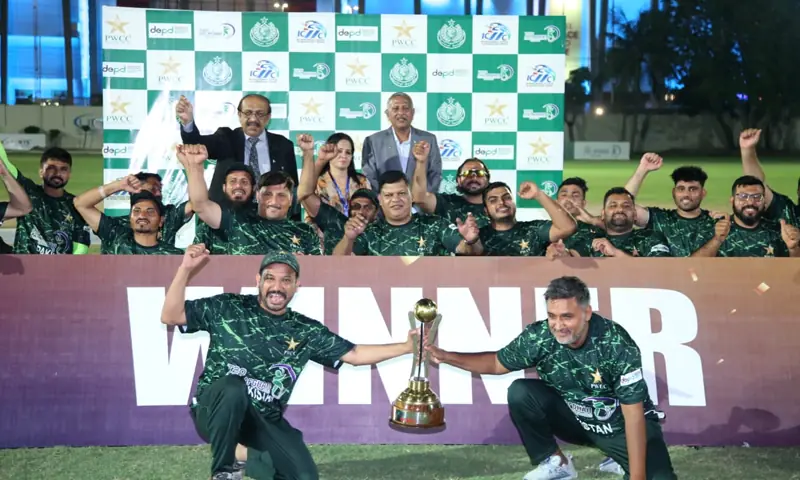 پاکستان وہیل چیئر کرکٹ ٹیم نے سیریز 1-3 سے اپنے نام کی &mdash; فوٹو: ڈان نیوز