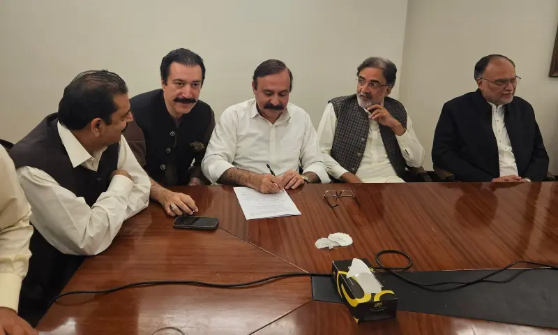 A government delegation signs an agreement with the Joint Awami Action Committee in Muzaffarabad on Oct 4, 2025. — X/DrTariqFazal