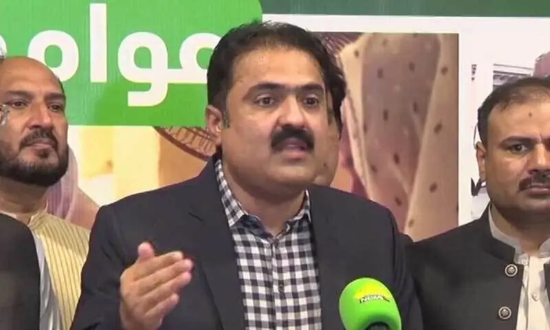 Punjab PDMA Director General Irfan Ali Kathia addresses a media briefing in Lahore on Oct 4, 2025. &mdash; DawnNewsTV